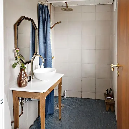 Charming House With Big Private Terrace Semesterbostad